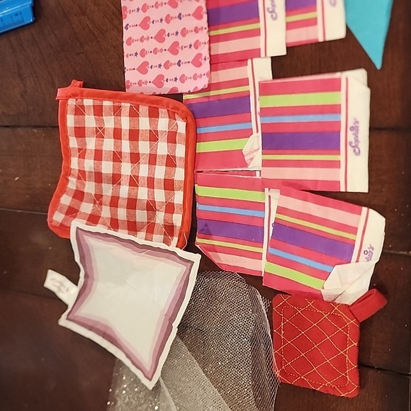 18in doll Party Napkins and Red Pot Holder Set - Picture 2 of 2